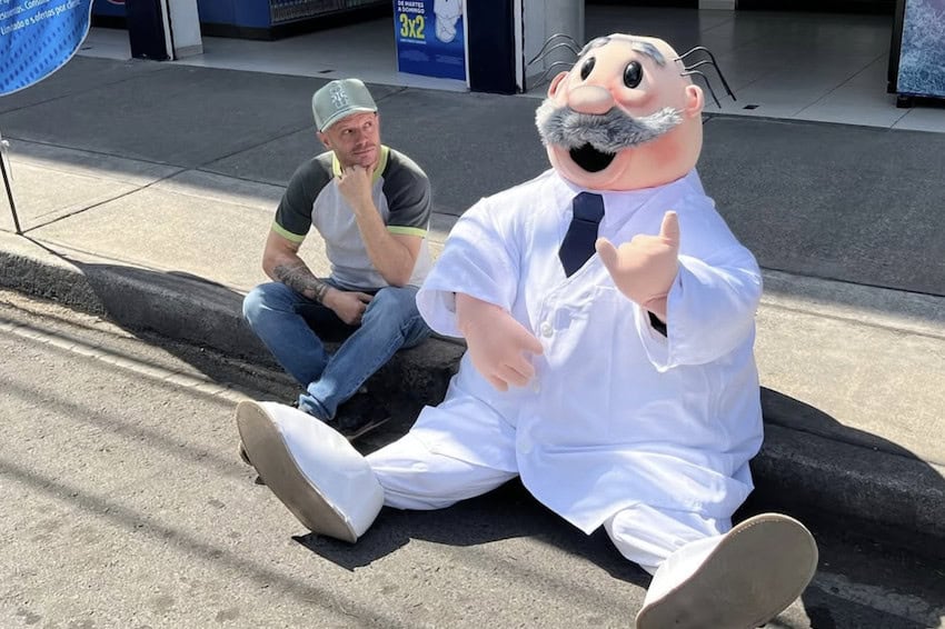 Dr Simi mascot with Facundo Gómez