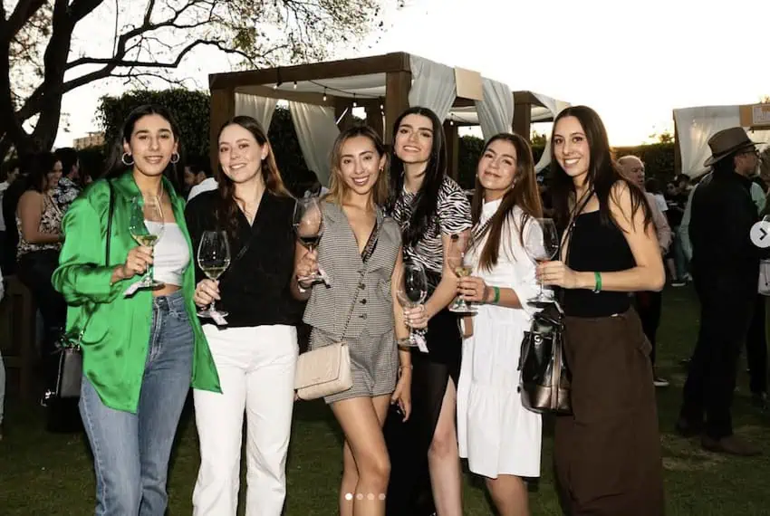 A group of women drinking wine at the de la viña a la copa wine festival in Jalisco.