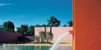 A view of Architect Luis Barragán’s famous hot pink La Cuadra San Cristóbal estate