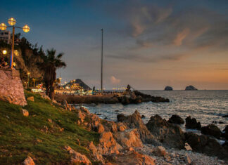 Mazatlán, Sinaloa beachside cliffs