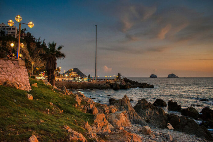 Mazatlán, Sinaloa beachside cliffs