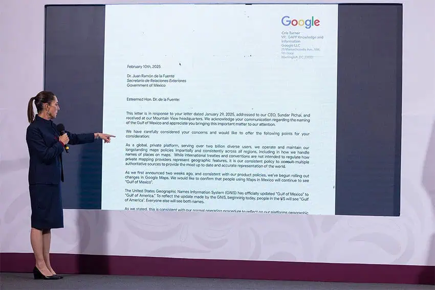 Sheinbaum points to a projection of a letter from Google to the Mexican government