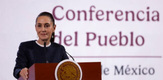 President Claudia Sheinbaum at her morning press conference, where she discussed the idea that US gunmakers might be cartel terrorism accomplices under the new US declaration