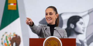President Claudia Sheinbaum points to her audience during her Friday morning press conference, where she hinted at the role of judicial corruption in Thursday's mass extradition.