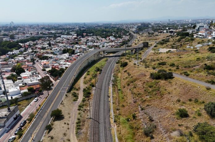 More than 30,000 people from 22 municipalities who commute daily between Mexico City and Querétaro will benefit immediately from the new train line