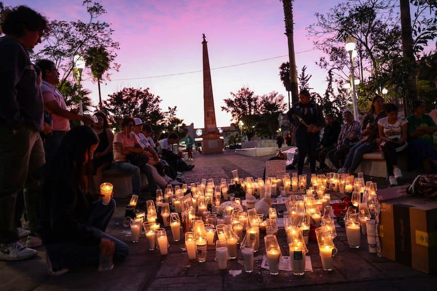 In addition to Mexico City, search groups held a mass vigil on Saturday in several cities, including Fresnillo, Ciudad Juárez and Tuxtla Gutiérrez. 