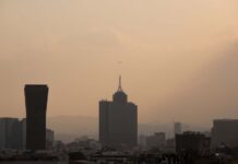 Smoggy skies over Mexico City