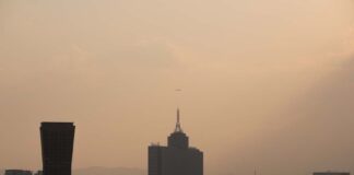Smoggy skies over Mexico City
