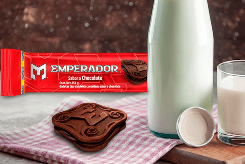 Emperador biscuits with milk