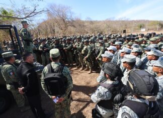 National Defense Minister Ricardo Trevilla Trejo addressing members of Mexico's National Guard.