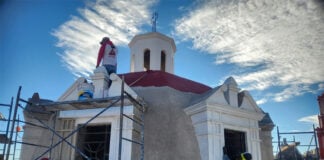 Builders put the finishing touches on the dome of the Templo de la Merced church in Puebla, which crumbled in the 2017 earthquake