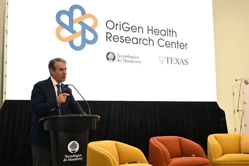 Guillermo Torre-Amione, rector of the Tec de Monterrey health research department, stands at a podium