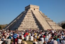 El Castillo pyramid at Chichén Itzá