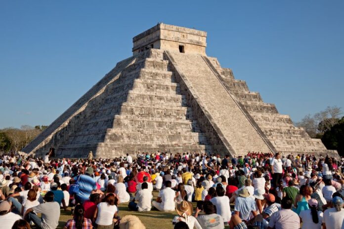 El Castillo pyramid at Chichén Itzá