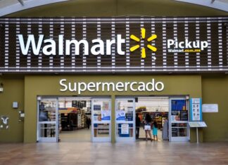 Facade of the entrance to a Walmart store in Mexico.