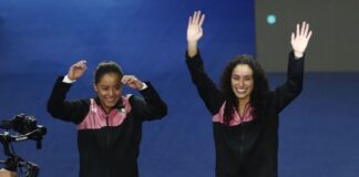 Fourteen-year-old twins Mía and Lía Cueva Lobato, from Guadalajara, took home a historic silver medal in the women’s 3-meter synchronized springboard final