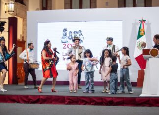 The president invited children to perform music onstage during her morning press conference on April 30, Children's Day in Mexico.