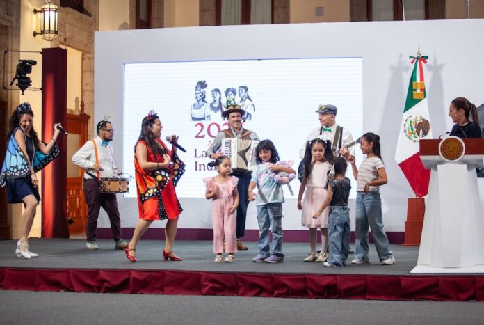 The president invited children to perform music onstage during her morning press conference on April 30, Children's Day in Mexico.