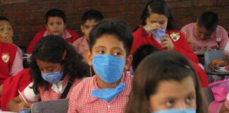 schoolchildren with masks