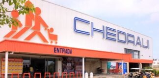 Front shot of Chedraui on Isla Mujeres