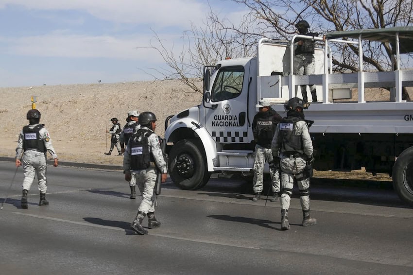 Troops approachint heir vehicle