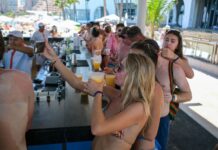 Foreign tourists party in Mexico