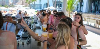 Foreign tourists party in Mexico