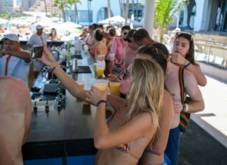 Foreign tourists party in Mexico