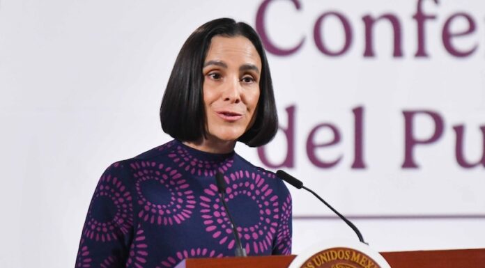 Luz Elena González speaking at podium