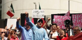Protesters demanding freedom of expression in Mexico