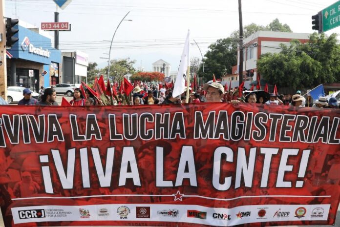 Protestors with the CNTE teachers' union march in CDMX.