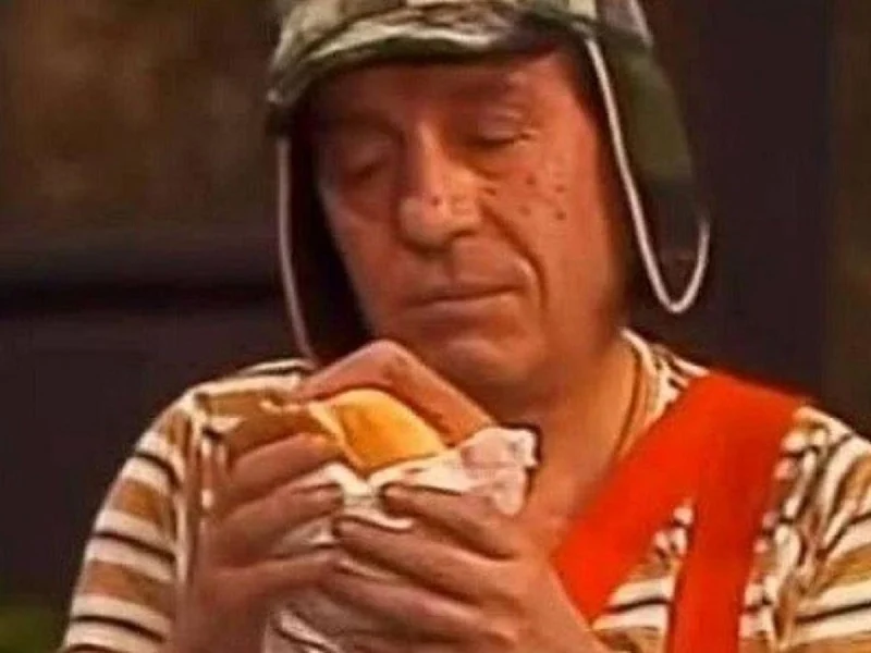 El Chavo del Ocho eating a ham torta