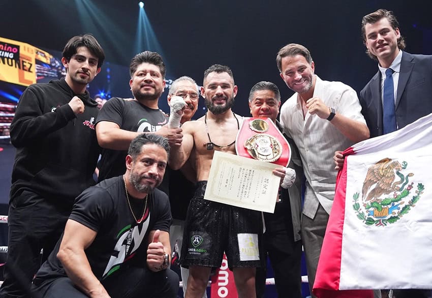 Sugar Núñez celebrates a boxing win with his team