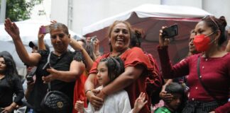 A mother and daughter enjoy a Mother's Day event in Mexico City in 2023.