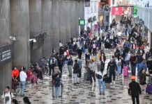 Crowds of travelers in the halls of Mexico City International Airport