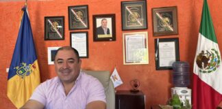 Teuchitlán mayor in his office