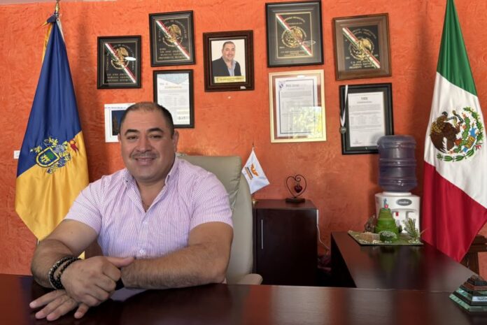 Teuchitlán mayor in his office