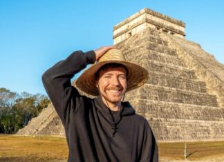 Young man with hat in front of a pyramid in Mexico