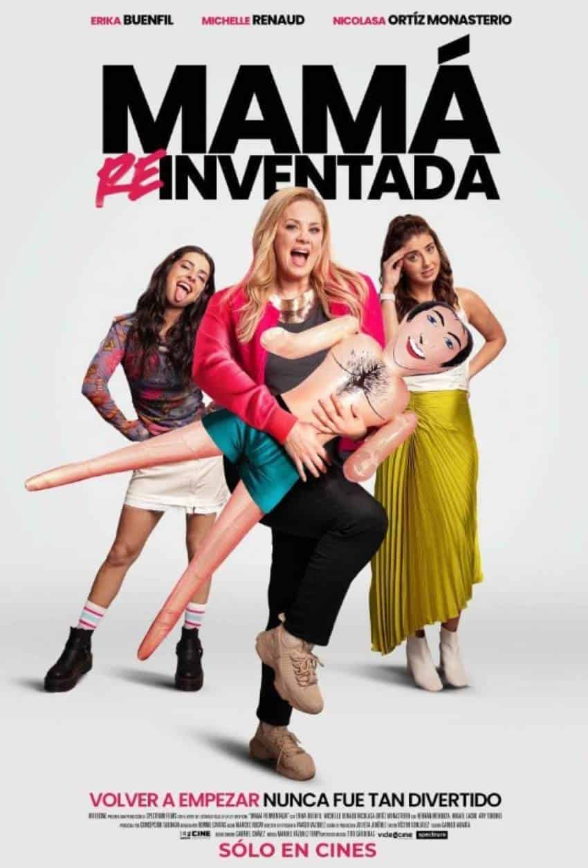 Poster for the Mexican film Mama Reinventada. Features three women in a classic triangle photography pose. The woman in front holds a half naked male sex doll in her arms and the two younger women behind her have differing expressions. One is sticking her tongue out and looks amused, while the other is holding her hand to her head and looks worried or embarrassed.