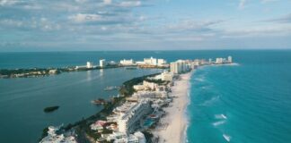 An aerial view of the beach along the Cancún hotel zone