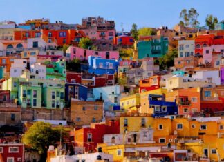 Colorful homes in Guanauato