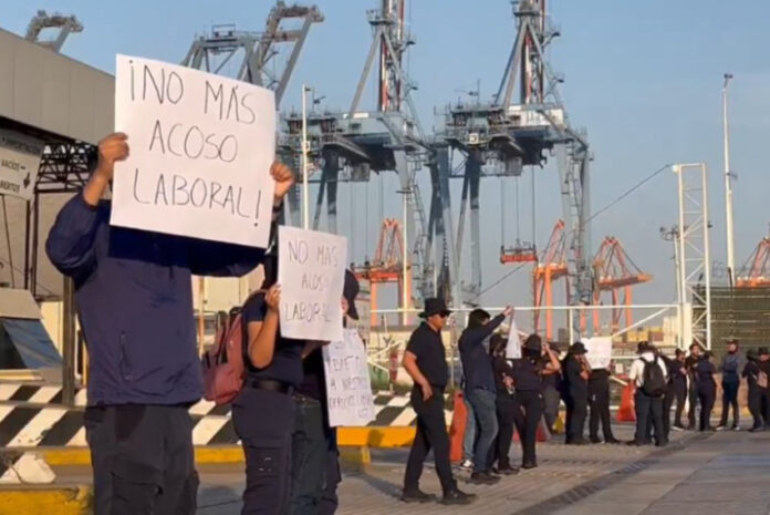 Workers strike at the port of Colima.