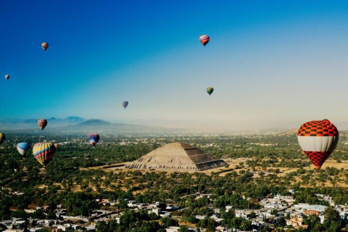 Hot air balloons float over one of the Teotihucán pyramids in México state