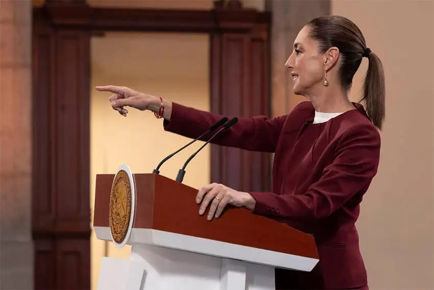 President Sheinbaum points at the reporters in the audience during her press conference