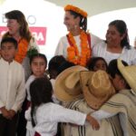 President Sheinbaum with a gathering of local townspeople.