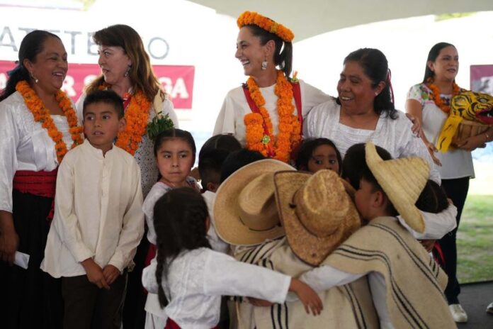 President Sheinbaum with a gathering of local townspeople.