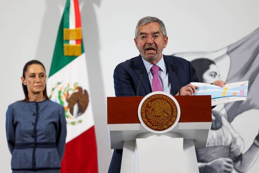 Foreign Minister Juan Ramón de la Fuente said on Monday that following the news of the raids in Los Angeles, Mexican consular officials "immediately" went to immigration detention centers in Los Angeles to "try to identify" and interview Mexicans who had been detained.