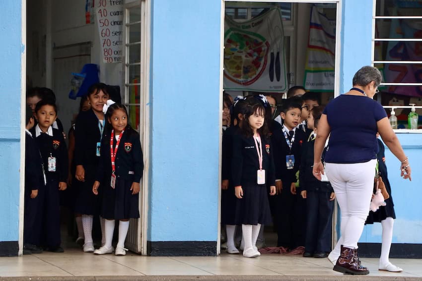 schoolids at the school door