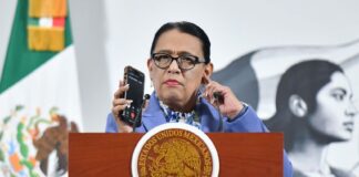 On her second day at the mañanera podium, Interior Minister Rosa Icela Rodríguez coordinated a call from the Civil Protection Minister about Tropical Storm Erick, which is quickly strengthening off the coast of Guerrero.