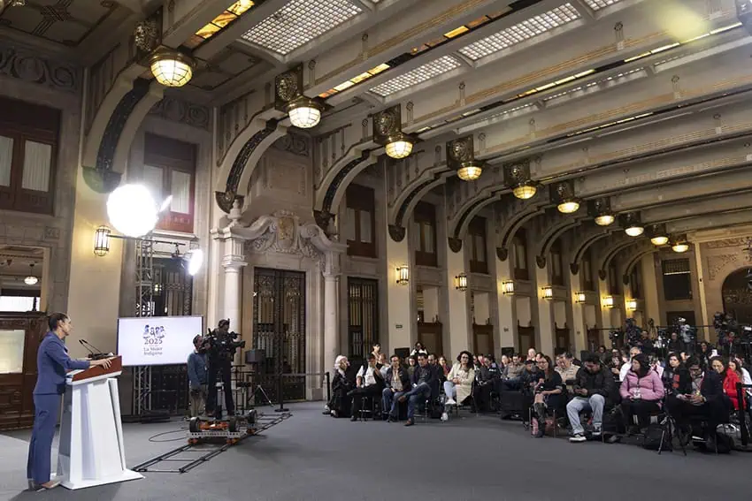 President Sheinbaum stands on stage at her morning press conference in front of an audience full of reporters